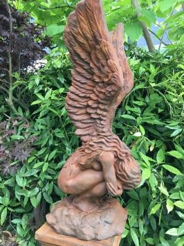 Engel mit erhobenen Flügeln - Steinstatue - 119 cm - Oxid